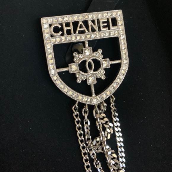 CHANEL Baguette Crystal Shield Multi Strand Brooch - Picture 3 of 8